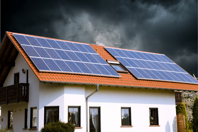 Il pleut tous les jours : quel impact sur le rendement de mes panneaux solaires ?